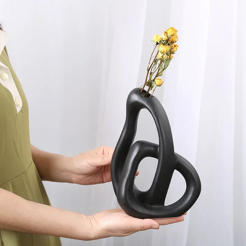Nordic Heart-Shaped Ceramic Vase – European Style Porcelain Flower Holder