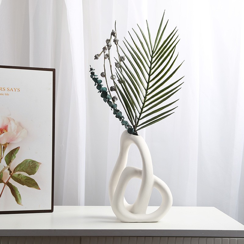 Nordic Heart-Shaped Ceramic Vase – European Style Porcelain Flower Holder