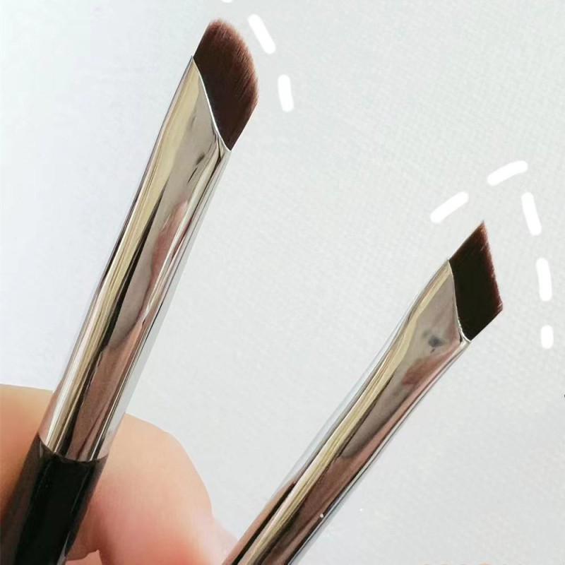 Bevel Eyeliner Brush – Blade Precision Detail Brush with Long Wooden Handle for Sharp Makeup Lines