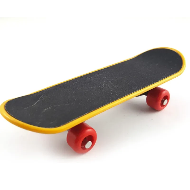 Parrot Training Skateboard Toy – Durable Bird Intelligence Toy with 4-Wheel Caster