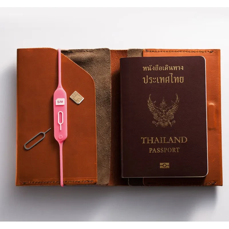 Portable Silicone Card Holder – Anti-Lost, Secure & Stylish Slot