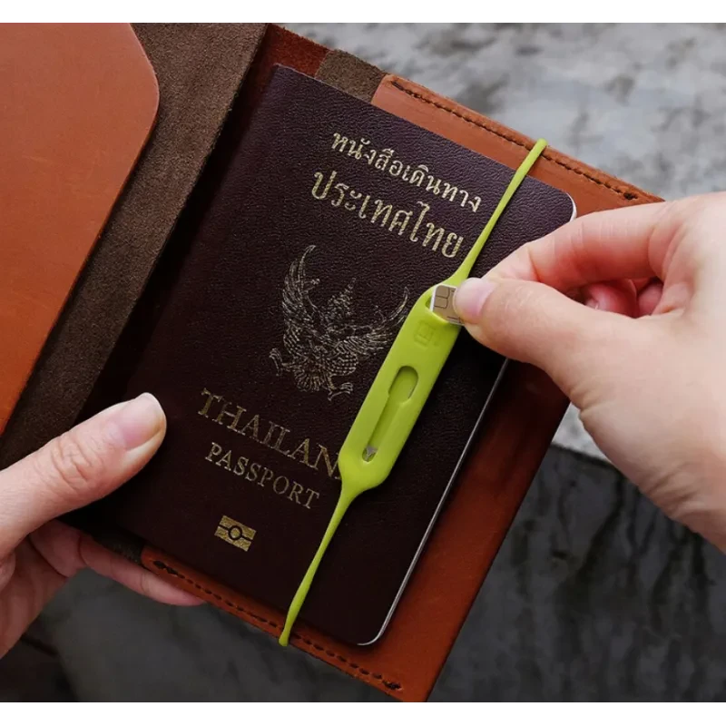 Portable Silicone Card Holder – Anti-Lost, Secure & Stylish Slot