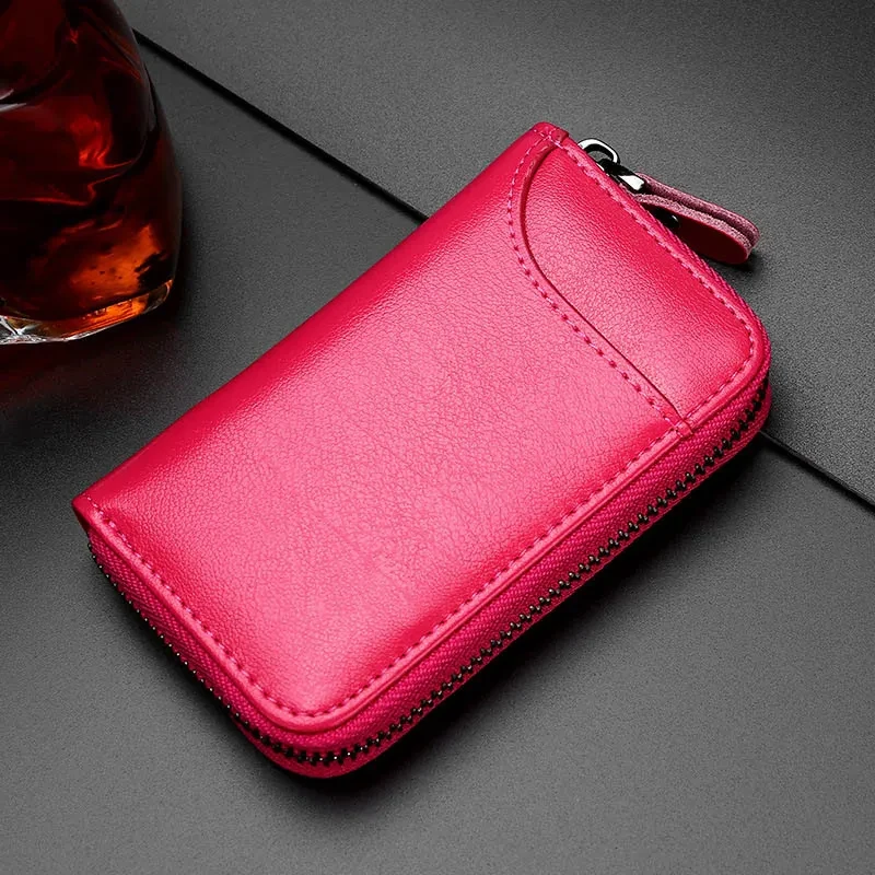 GripVault Leather Keychain Case – Compact & Stylish Organizer