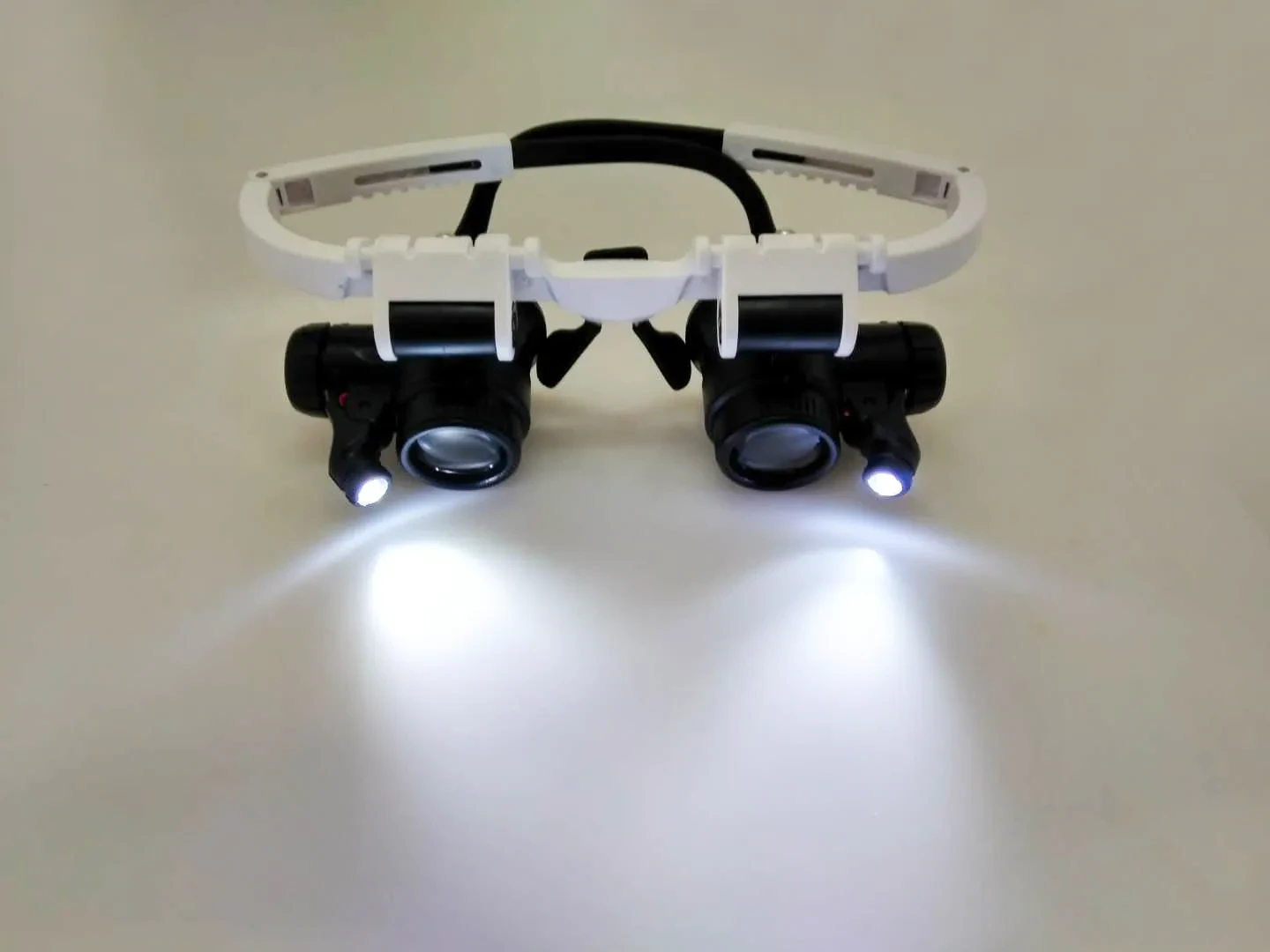 Head-Wearing Magnifier with LED Light 8X 15X 23X for Jewelers & Repair