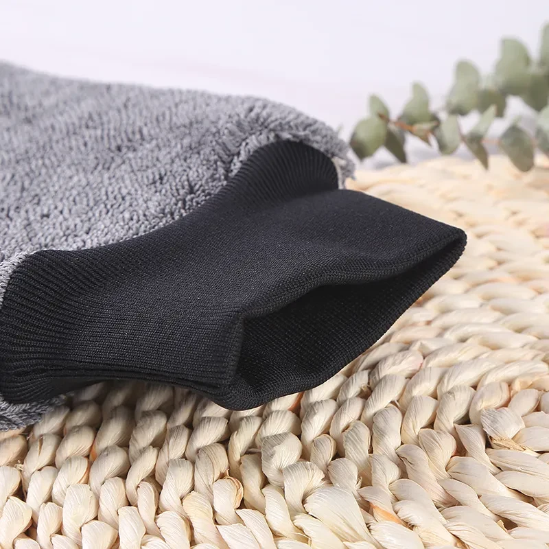 Gray Spiral Microfiber Gloves – Scratch-Free Car Cleaning Tool