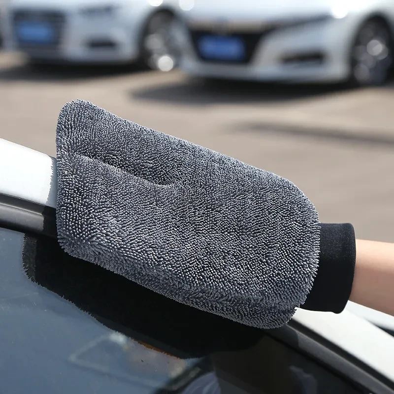 Gray Spiral Microfiber Gloves – Scratch-Free Car Cleaning Tool