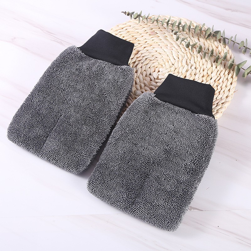 Gray Spiral Microfiber Gloves – Scratch-Free Car Cleaning Tool