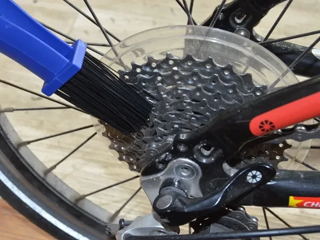 Multi-Angle Chain & Brake Cleaning Brush for Motorcycles and Bicycles