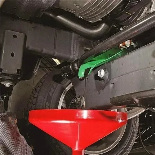 Collapsible Multi-Purpose Liquid Transfer Funnel – Spill-Proof Car Tool