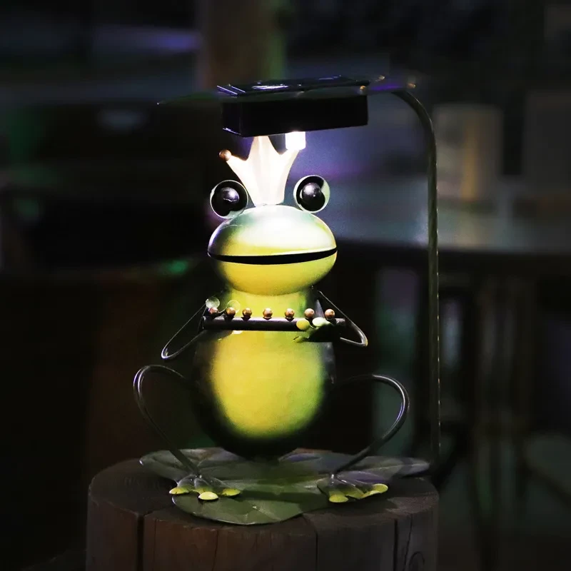 Solar Frog Garden Light – Outdoor Decorative Lawn Lamp with Iron Frame