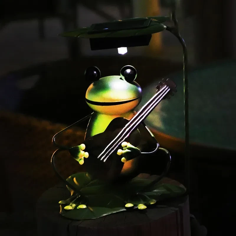 Solar Frog Garden Light – Outdoor Decorative Lawn Lamp with Iron Frame