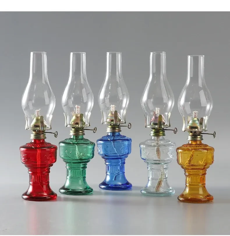 Classic Retro Glass Oil Lamp – Vintage Decorative Kerosene Light