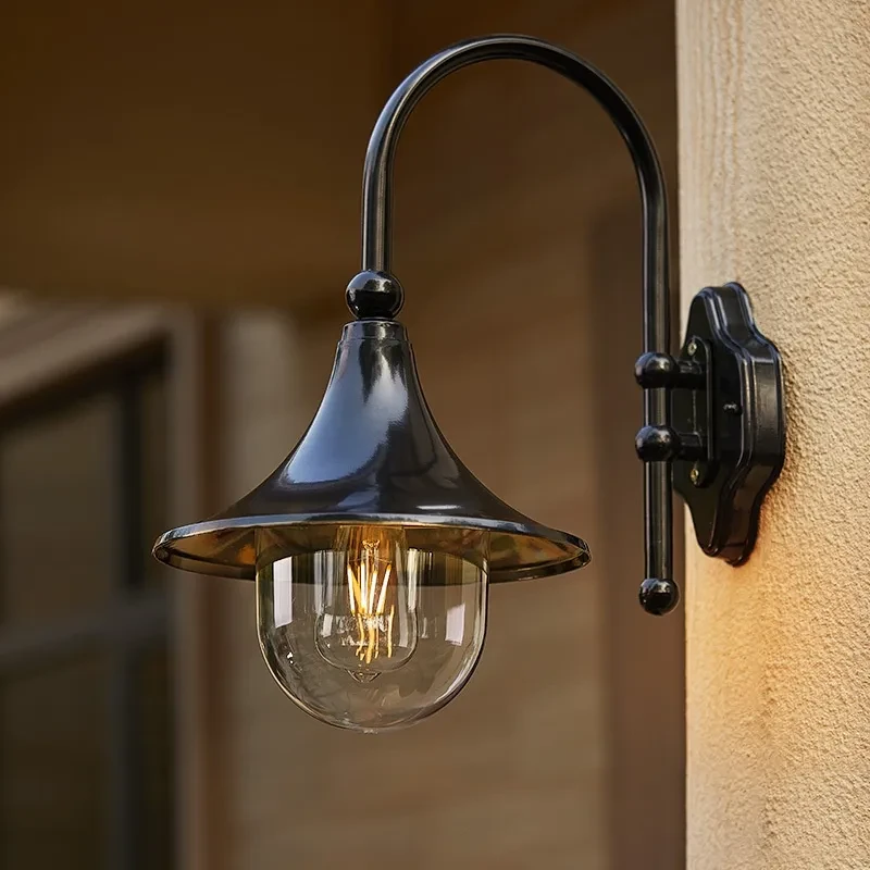 Rustic Horned Gateway Fixture for Stairway Veranda Illumination