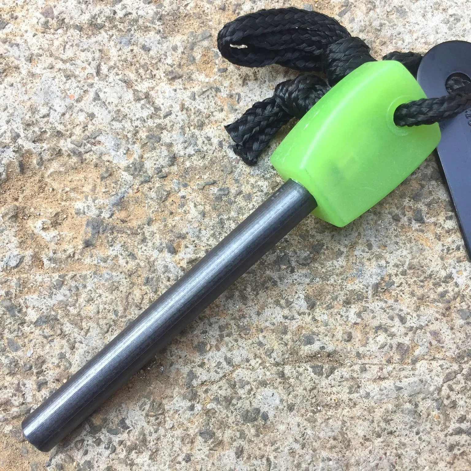 Fluorescent Green Outdoor Fire Starter Stone for Survival & Camping