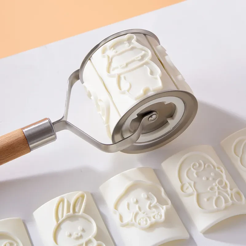 Roller Bucket Cartoon Animal Biscuit Mold – Fun Baking Kitchen Gadget for Kids & Families